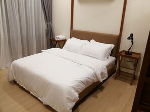 Blackout curtains, iron/ironing board, free WiFi, bed sheets - Timurbay by SMC Homes (Kuantan)