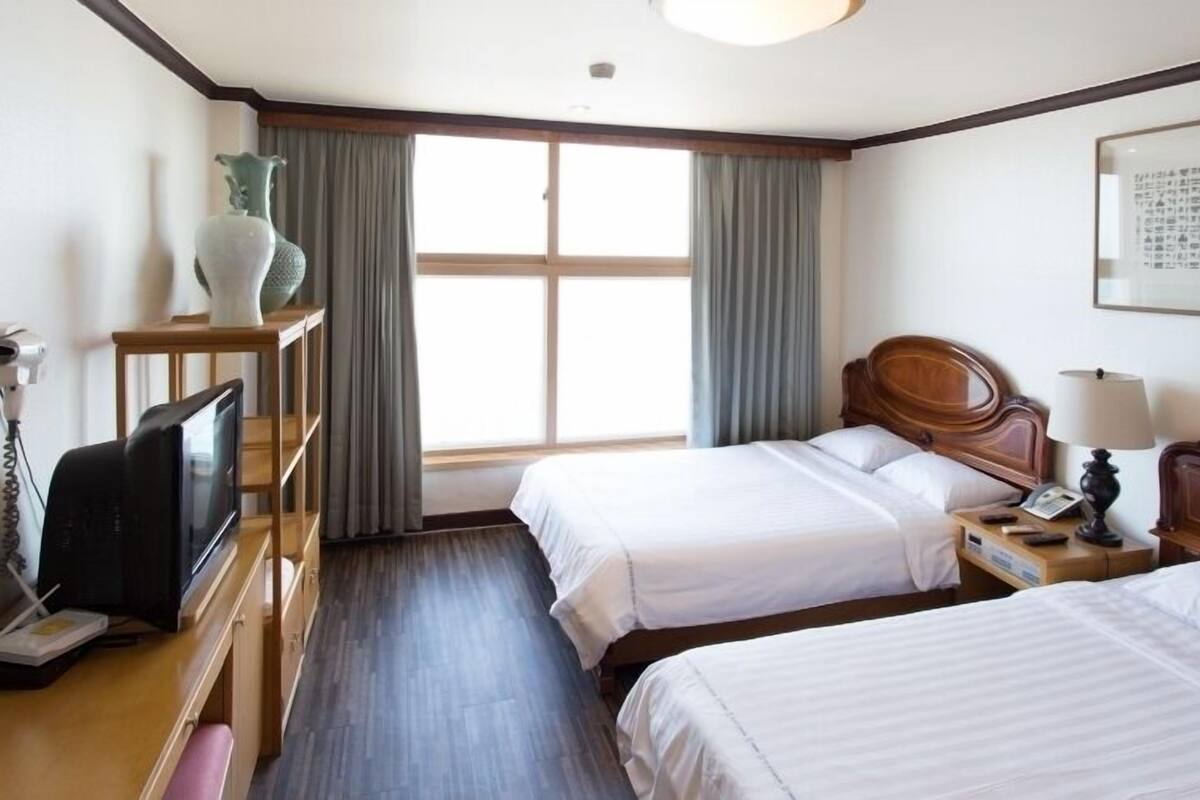 Royal Suite 8F