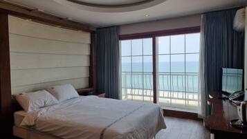 Deluxe Double Room 4F | Free WiFi