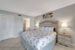 2 bedrooms, iron/ironing board, free WiFi, bed sheets - 2/2 Ground Unit 10 Min to beach on golf course (Venice)