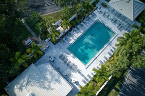 A heated pool - 2/2 Ground Unit 10 Min to beach on golf course (Venice)