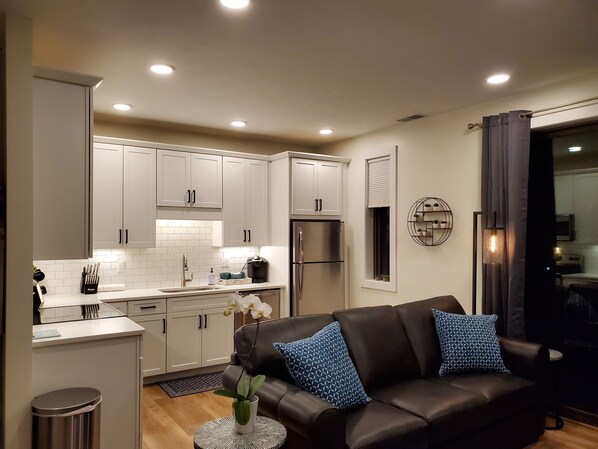 Interior - Capri 107 Downtown Traverse City (Traverse City)