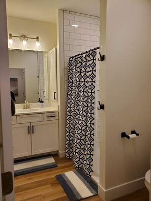 Shower, hair dryer, towels, shampoo