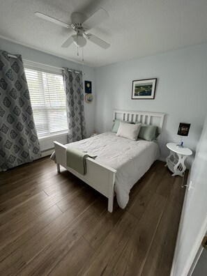 5 bedrooms, iron/ironing board, WiFi, bed sheets