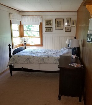 4 bedrooms, iron/ironing board, free WiFi