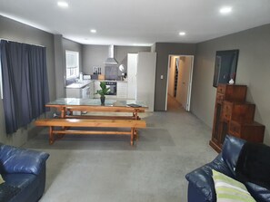 家庭單棟房屋 | 客廳