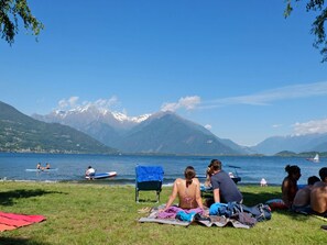 Beach - Cosy apartment for 4 guests with WIFI, TV and balcony (Domaso)