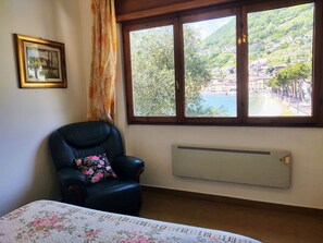 1 bedroom, travel cot, free WiFi