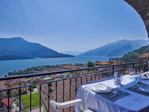 Outdoor dining - Nice apartment for 4 guests with WIFI, TV, terrace and pets allowed (Vercana)
