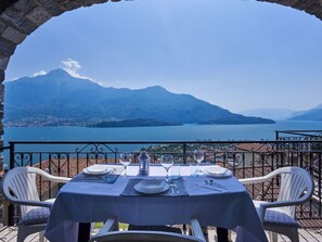 Outdoor dining - Nice apartment for 4 guests with WIFI, TV, terrace and pets allowed (Vercana)