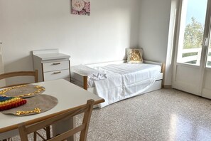 1 bedroom, bed sheets - M150 - Marcelli, two-room apartment directly on the beach (Marcelli)