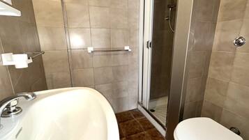 Doccia, bidet, asciugamani