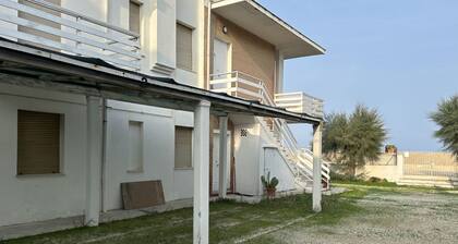 M151 - Marcelli, three-room apartment directly on the beach