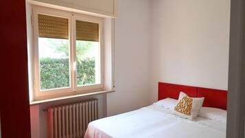 2 bedrooms, bed sheets