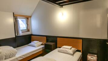 Room (King) | 6 bedrooms, free WiFi