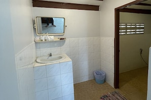 Standard Double or Twin Room | Bathroom | Shower, free toiletries, towels