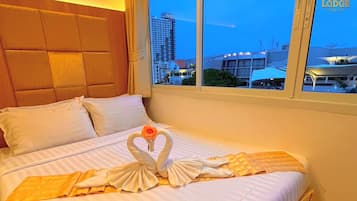 Superior Tek Büyük Yataklı Oda | Masa, ücretsiz kablosuz İnternet, çarşaf takımı