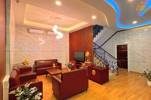 Lobby sitting area - The Grand Lodge Pattaya (Pattaya)