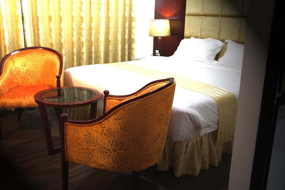 Desk, WiFi (free), bed sheets