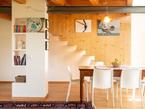 Dining - Beautiful apartment in villa for 6 guests with WIFI and terrace (Colico)