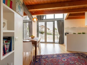 Interior - Beautiful apartment in villa for 6 guests with WIFI and terrace (Colico)