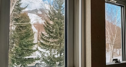The Niseko Ski Lodge - Higashiyama