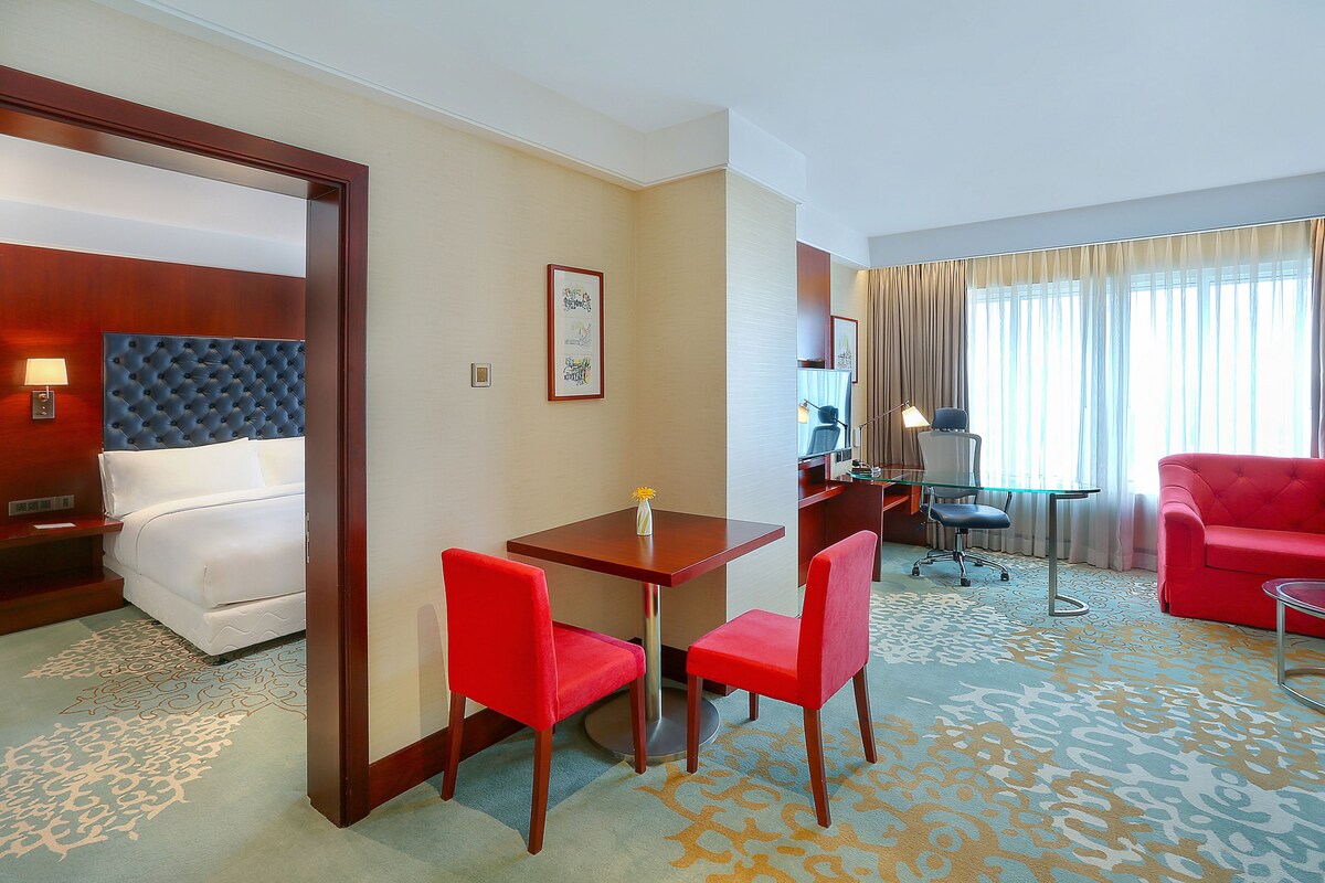 Premium bedding, minibar, in-room safe, desk