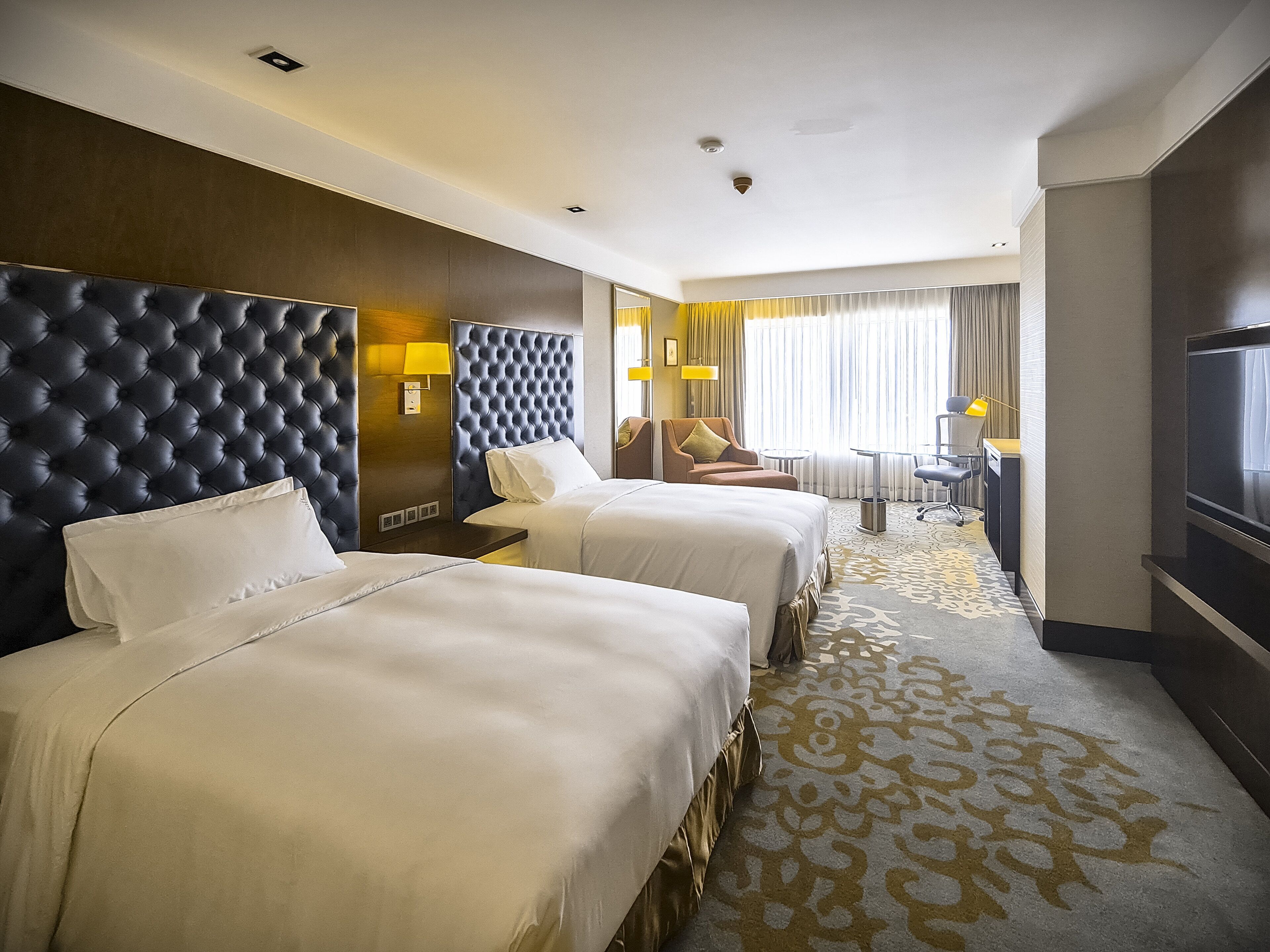 premium bedding, minibar, in-room safe, desk