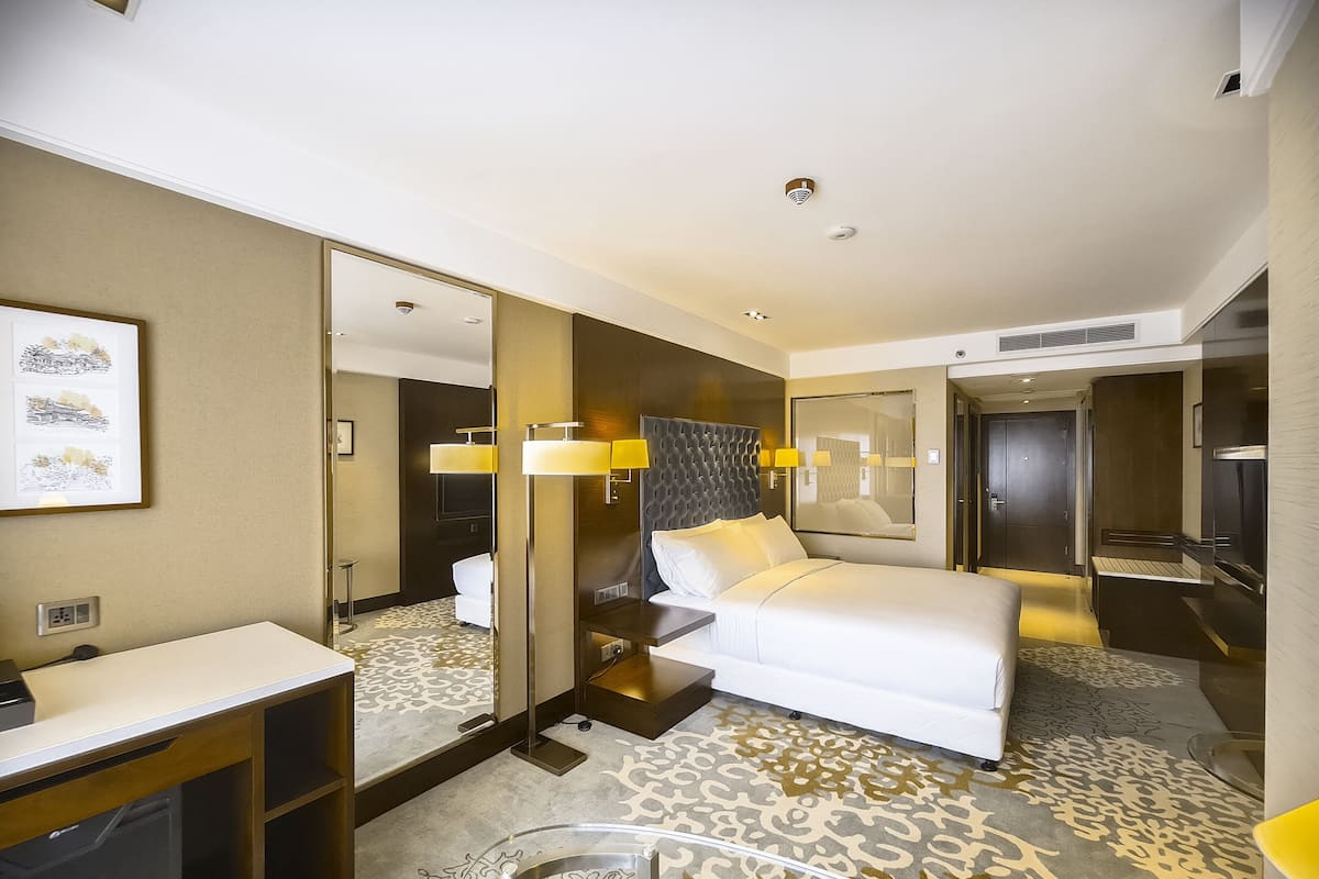 Premium bedding, minibar, in-room safe, desk