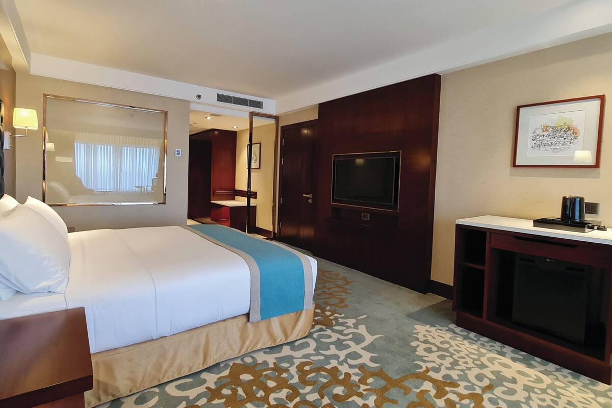 Premium bedding, minibar, in-room safe, desk