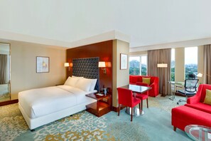 高級寝具、ミニバー、セーフティボックス (室内)、デスク