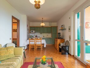 TV, fireplace - Lovely apartment in villa for 4 people with WIFI, TV, terrace and pets allowed (Perledo)