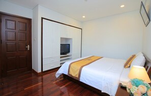 Family Apartment, 2 Bedrooms, Smoking, Tower | In-room safe, individually furnished, laptop workspace, blackout drapes