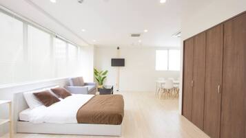 ROOM for MAX6, Non Smoking | 1 bedroom, desk, iron/ironing board, free WiFi