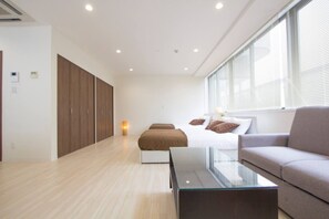 1 habitación, escritorio, tabla de planchar con plancha y wifi gratis