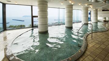 Nhà tắm công cộng