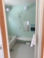 Chalet Deluxe | Bagno | Combinazione doccia/vasca, asciugacapelli, bidet, asciugamani