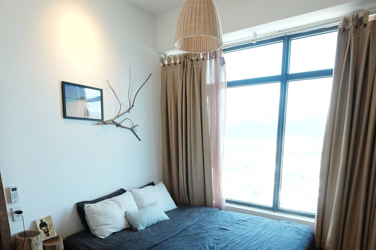 Maison (Bu 01) | 2 chambres, bureau, rideaux occultants, fer et planche à repasser