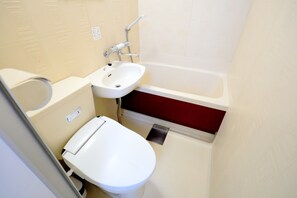 Departamento (6 Guests) | Baño | Tina con regadera, amenidades de baño gratuitas, secadora de cabello 