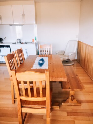 Appartement, vue montagne | Restauration dans la chambre