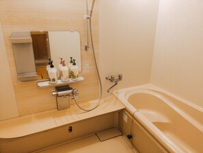 Apartemen, pemandangan gunung | Kamar mandi | Kombinasi shower/bathtub dan perlengkapan mandi gratis
