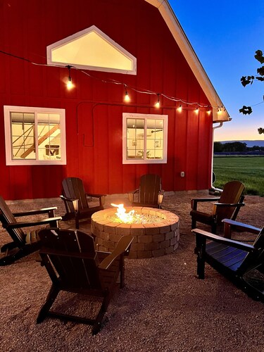Barn house stay near Palisade, hot tub and views!