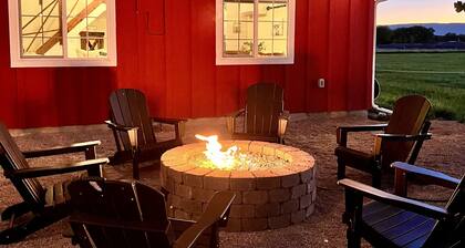 Barn house stay near Palisade, hot tub and views!