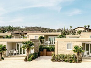 Exterior - Beautiful apartment for 5 guests with WIFI, A/C, pool, TV, terrace and pets allowed (Manerba Del Garda)