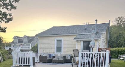 Seaside Cottage Steps to Beach/Close to Ferry to Martha's Vineyard & Nantucket