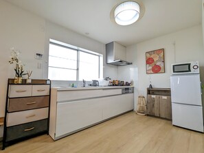Private Vacation Home | Private kitchen | Fridge, microwave, stovetop, electric kettle - Tsukiyume-kan (Osaka)