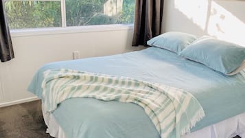 4 bedrooms, travel crib, WiFi, bed sheets