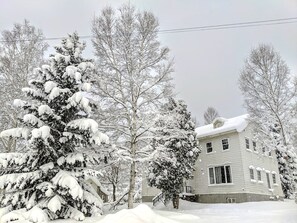 Front of property - Chalet Banff (Niseko)