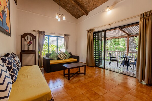 Luxury Room | Living area