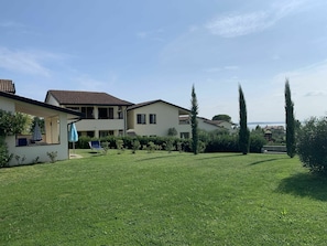 Property grounds - Beautiful apartment for 6 guests with WIFI, A/C, pool, TV, terrace and pets allowed (Moniga Del Garda)